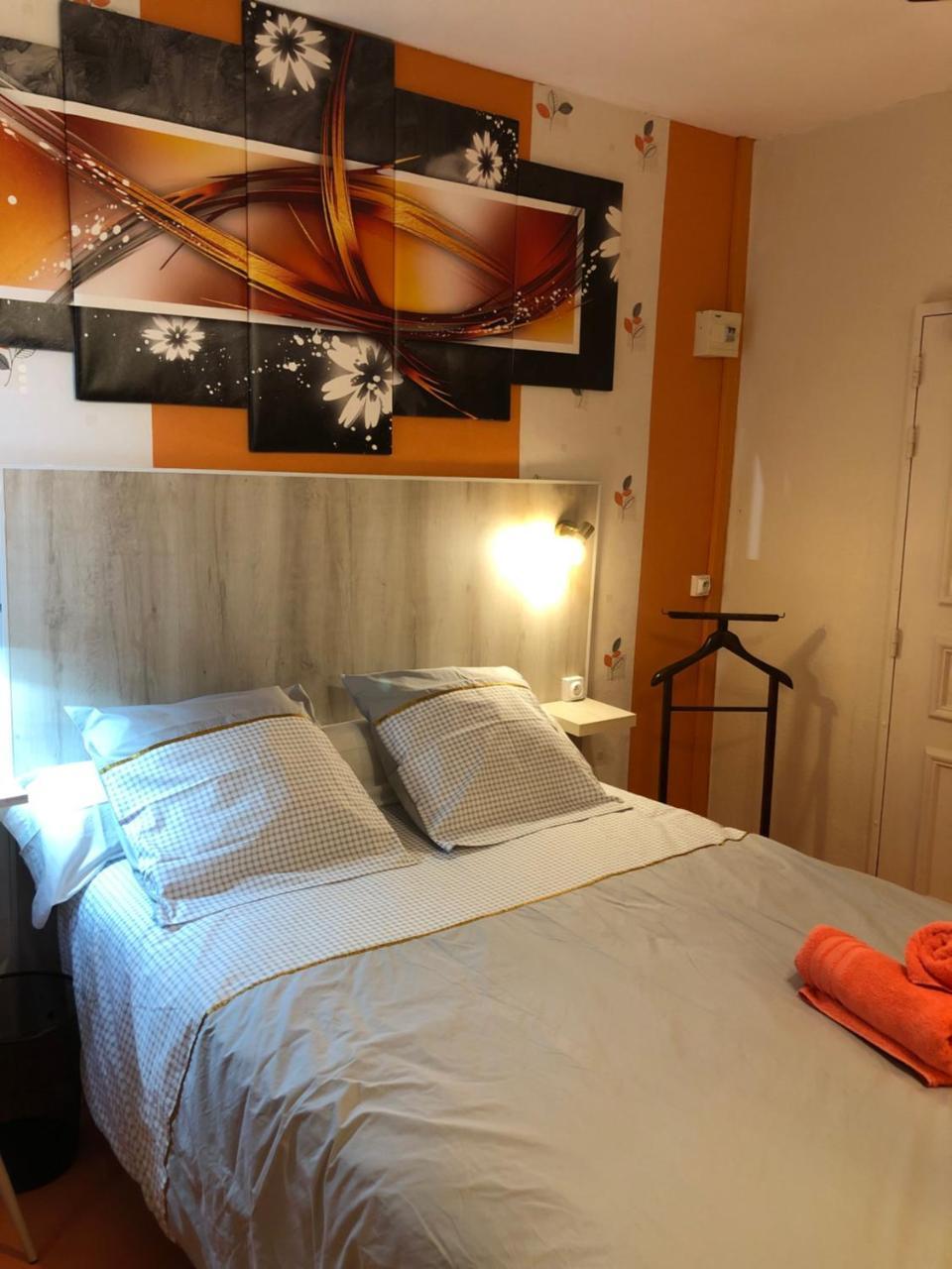 Hotel Des Remparts Villeneuve-sur-Lot Bagian luar foto